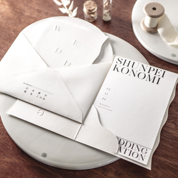 COMME des GARCONS パリコレクション　インビテーション招待状 招待状手作りの新しいカタチ「fitau」｜キャリー B[AW]招待状